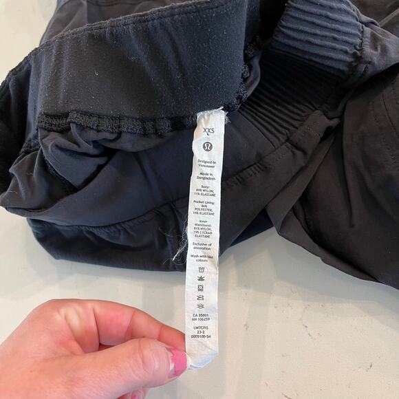 Lululemon Stretch Woven Relaxed-Fit High-Rise Shorts 4" Size XXS - Picture 6 of 10